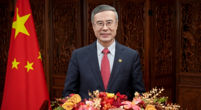 中國僑聯主席萬立駿向全球華僑華人拜年：滿懷希望 擁抱未來