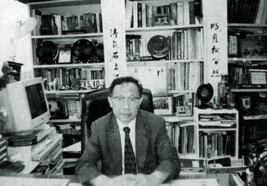 陳清泉在香港大學辦公室（1999年）.jpg