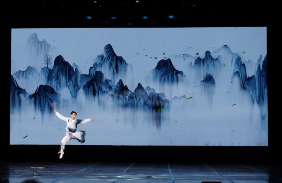 中國僑聯(lián)“親情中華·四海同春”里約熱內(nèi)盧慰僑訪演現(xiàn)場。人民日報記者 張洋攝