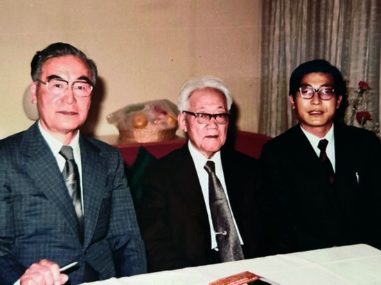 巴金會見《隨想錄》譯者石上韶左起石上韶、巴金、作者.jpg